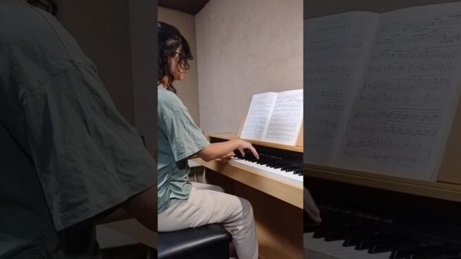 Anushka is playing “The girl with flaxen hair” by Claude Debussy
